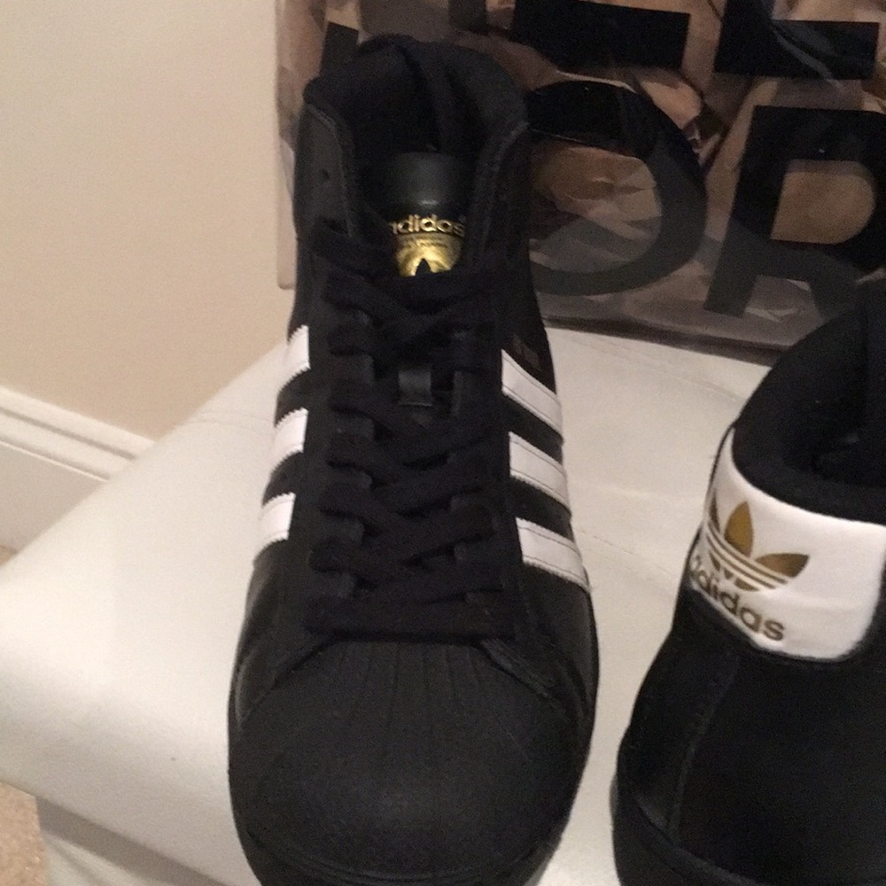 Adidas - Picture 3 of 4